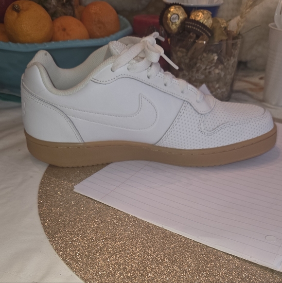 Shoes - Picture 3 of 9